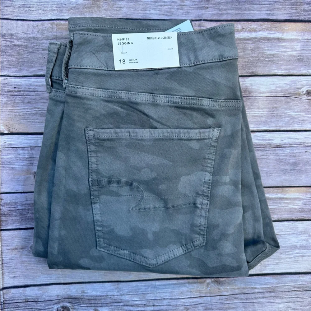 NWT AMERICAN EAGLE next level stretch high rise camo jegging
